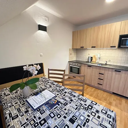 Bed and Breakfast Boutique Loka 4*