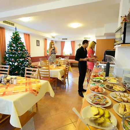 Boutique Loka Bed & Breakfast 4*