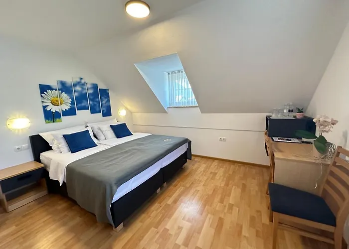 לינה וארוחת בוקר Boutique Loka שקופיה-לוקה