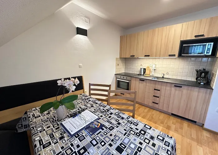 לינה וארוחת בוקר Boutique Loka 4*