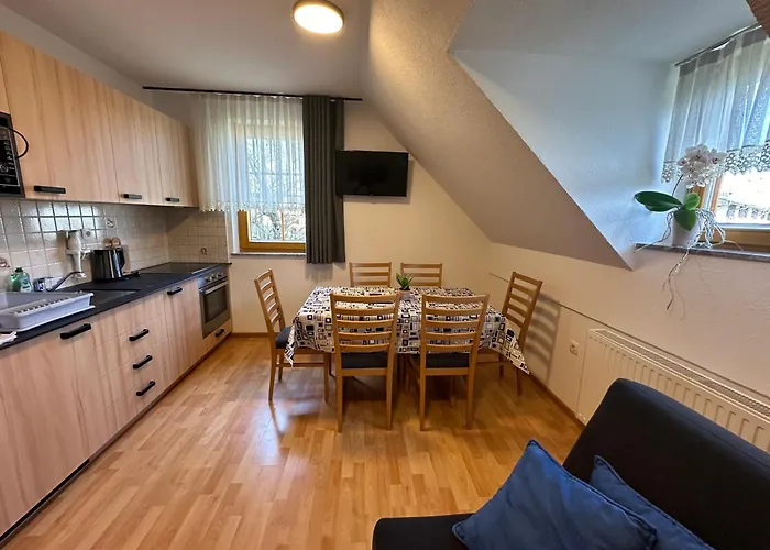 לינה וארוחת בוקר Boutique Loka שקופיה-לוקה