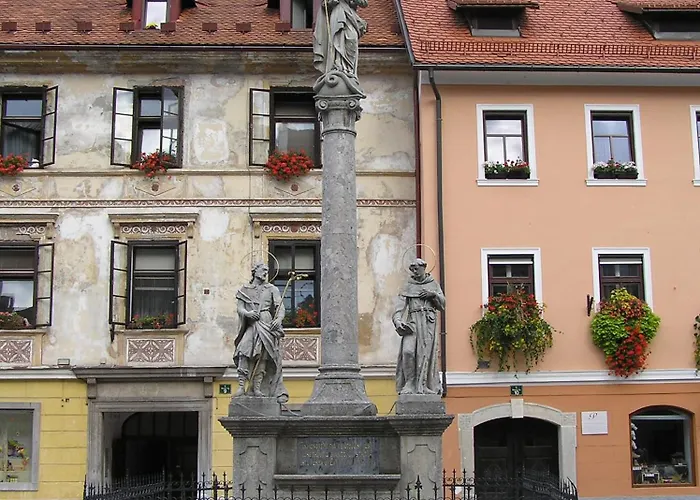 לינה וארוחת בוקר Boutique Loka שקופיה-לוקה