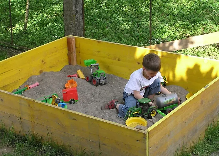 לינה וארוחת בוקר Boutique Loka שקופיה-לוקה