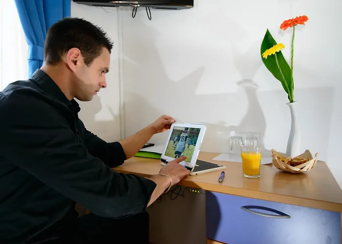 לינה וארוחת בוקר Boutique Loka 4*